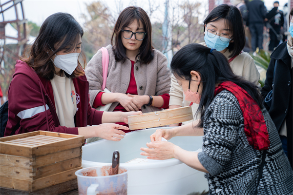 1678755763707203.jpg 图4 方糕制作.jpg