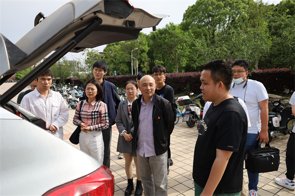1684326496594940.jpg 图13+智能车实验室参观4.jpg