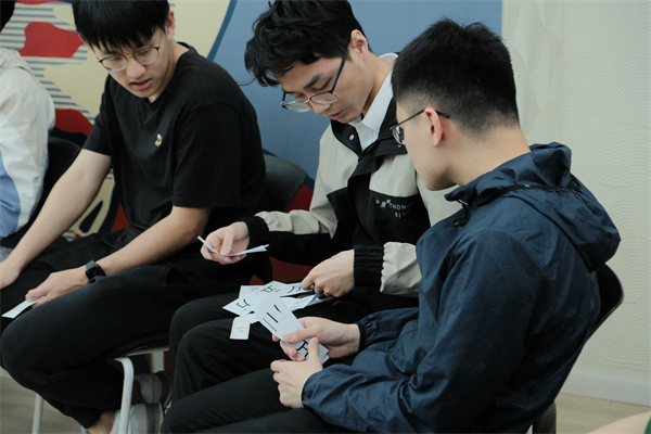 1715605772237112.jpg 图3 爱情拍卖.jpg