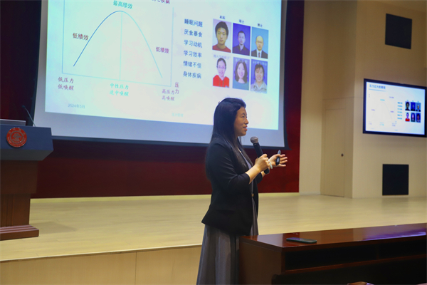 1717417497410337.jpg 图2 老师特写.jpg