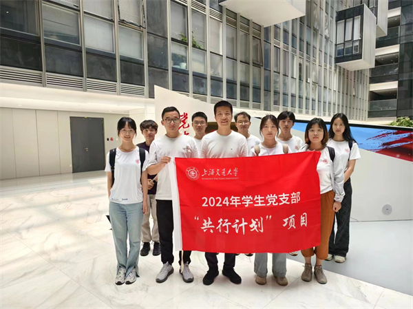 1720867708381967.jpg 图1+同学们在航天一院合影.jpg