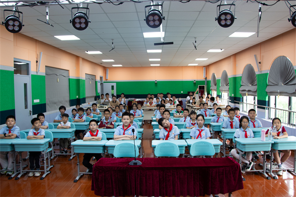 1721301323209354.jpg 图8 合影.jpg