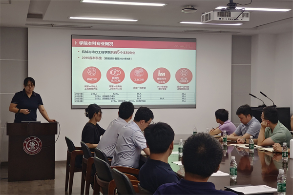 1724500399889210.jpg 图6 孙学雷介绍本科教学相关工作.jpg