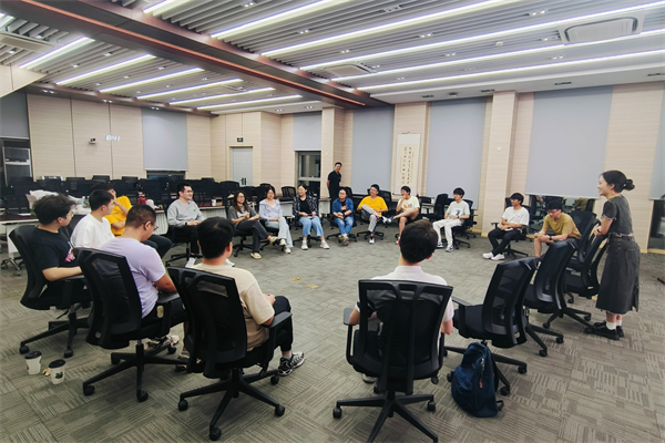 1728562489568871.jpg 图1 自我介绍环节.jpg