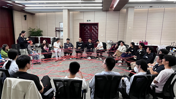 1729512600215635.jpg 图2 游戏1活动照.jpg