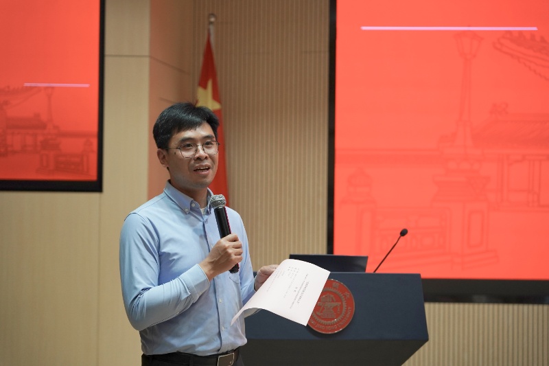 1745397653982917.jpg 图1 熊进标主持会议_resized.JPG